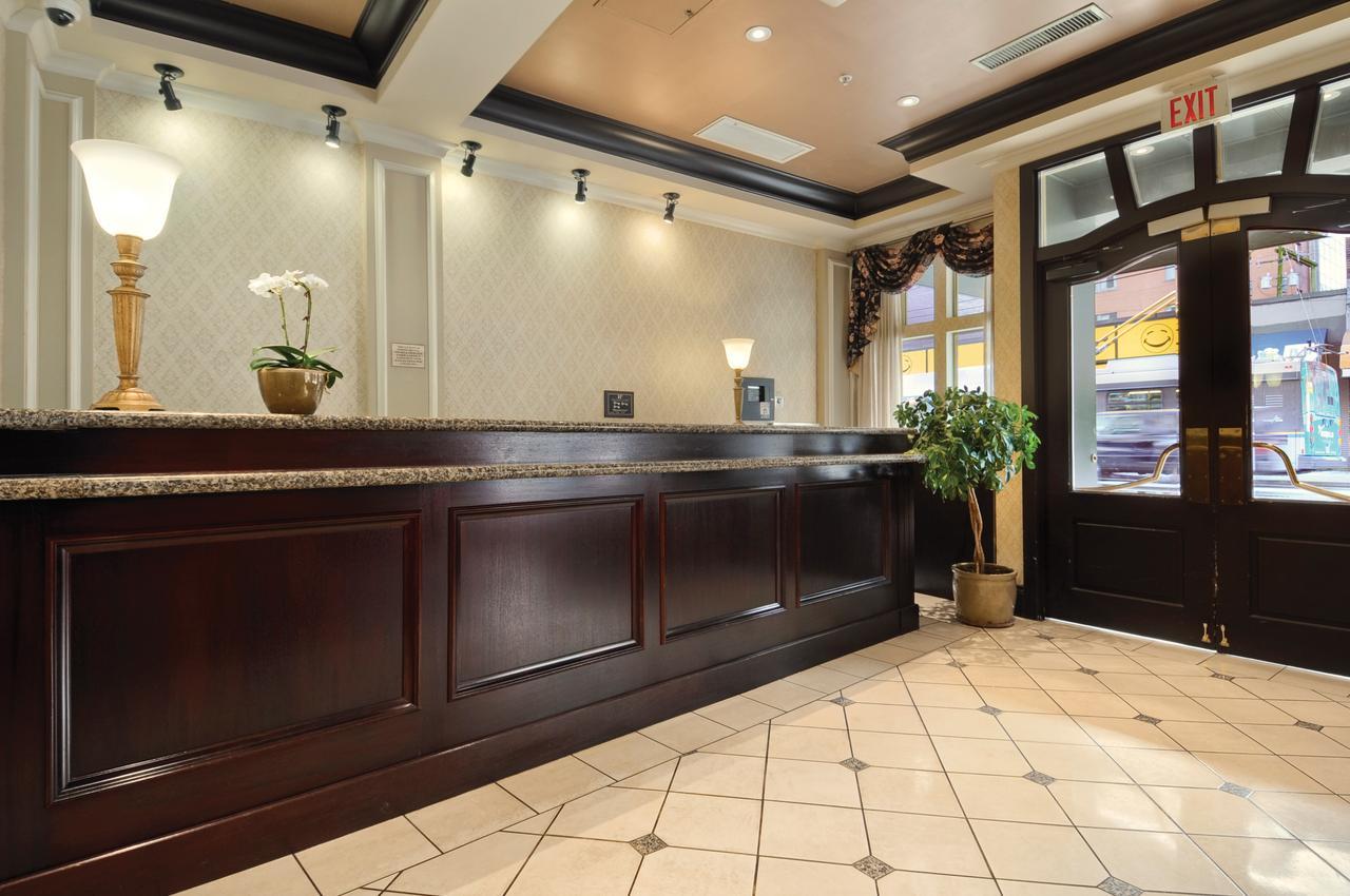 Ramada Limited Downtown Vancouver Extérieur photo