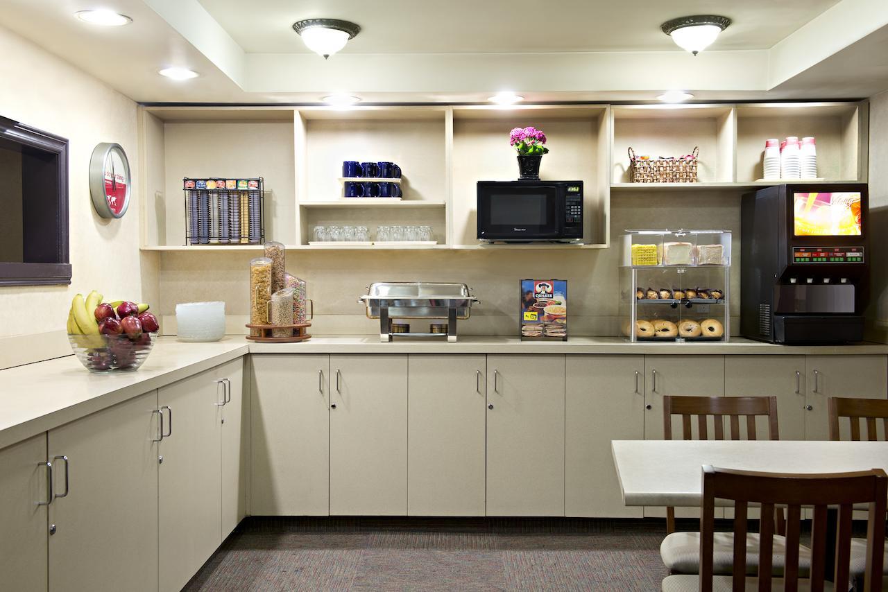 Ramada Limited Downtown Vancouver Extérieur photo